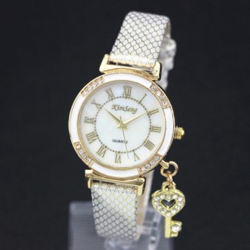 Reloj blanco extensible piel sintética delgado dije llave con diamantes R2606