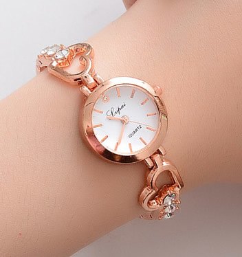 Reloj rosado extensible metal delgado corazón con diamantes Lupai R2652